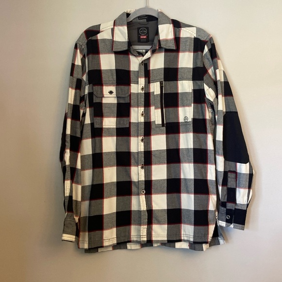 đź’śWrangler Men's Regular Fit ATG Gingham Plaid Button-Down Shirt Sz medium - Picture 1 of 7